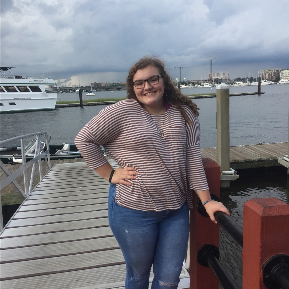 Meet your Posher, Alivia